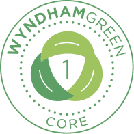 Wyndham Green Sertifikatı, bir obyektin enerji və suyun qorunması, tullantıların azaldılması və əməliyyat səmərəliliyi sahəsində ən yaxşı təcrübələrə riayət etdiyini və bunları yerinə yetirdiyini, həmçinin qonaqlar, işçi heyəti və françayzi üçün təhsil və iştirak proqramlarını təmin etdiyini göstərir.